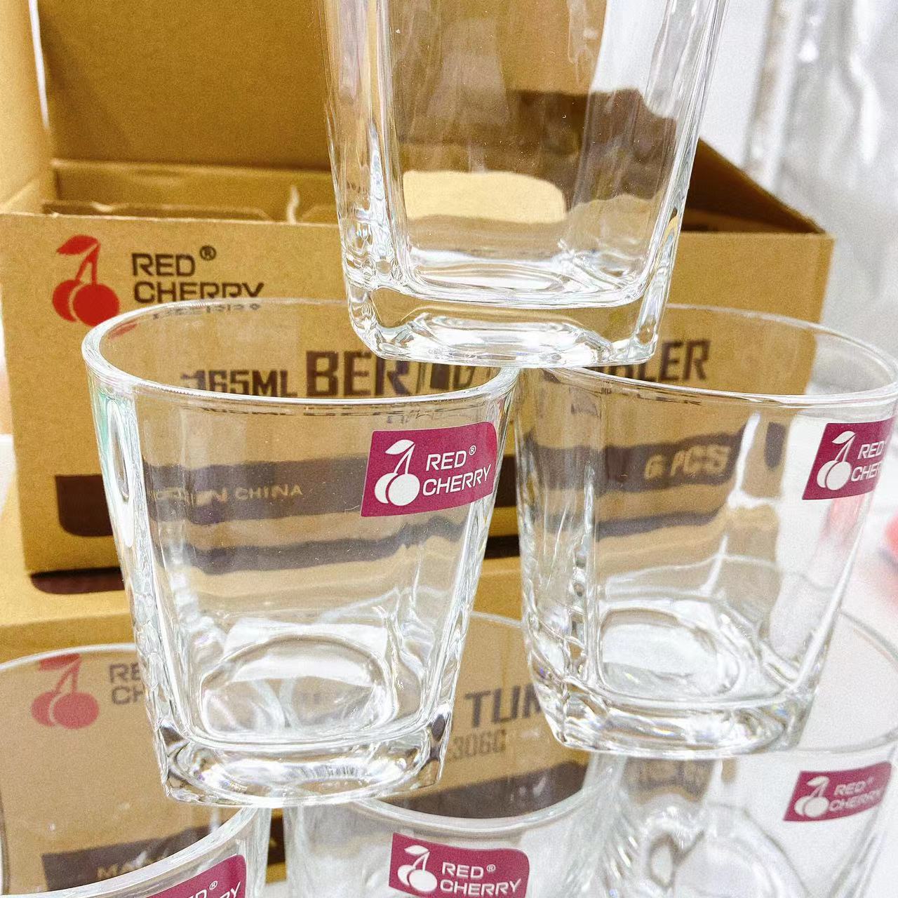 Fabricante Tasman taza de agua transparente taza de cerveza cuadrada al por mayor cereza roja 165ml vidrio cuadrado de agua potable doméstica