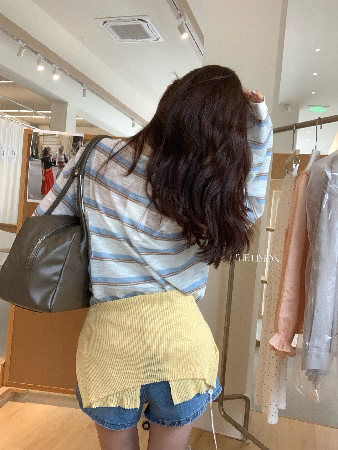 Áo thun nữ tay dài sọc kẻ phong cách Hàn Quốc form rộng — Sọc trắng nền kem, Sọc xám nhạt chi tiết 41