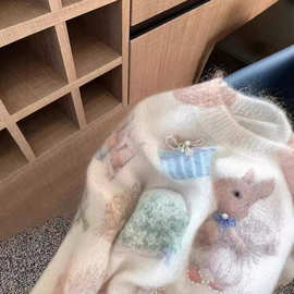 设计感小兔子钉珠印花马海毛毛衣女2025秋冬新款甜美软糯针织上衣