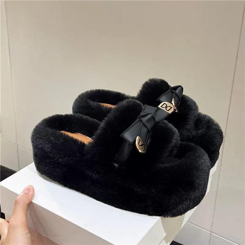 Стильные меховые тапочки на толстой подошве для женщин, увеличивающие рост, подходят для ношения на улице, новая модель 2025 года, высокая эстетичность, увеличивающие рост, плюшевые, осенне-зимние домашние хлопковые тапочки.