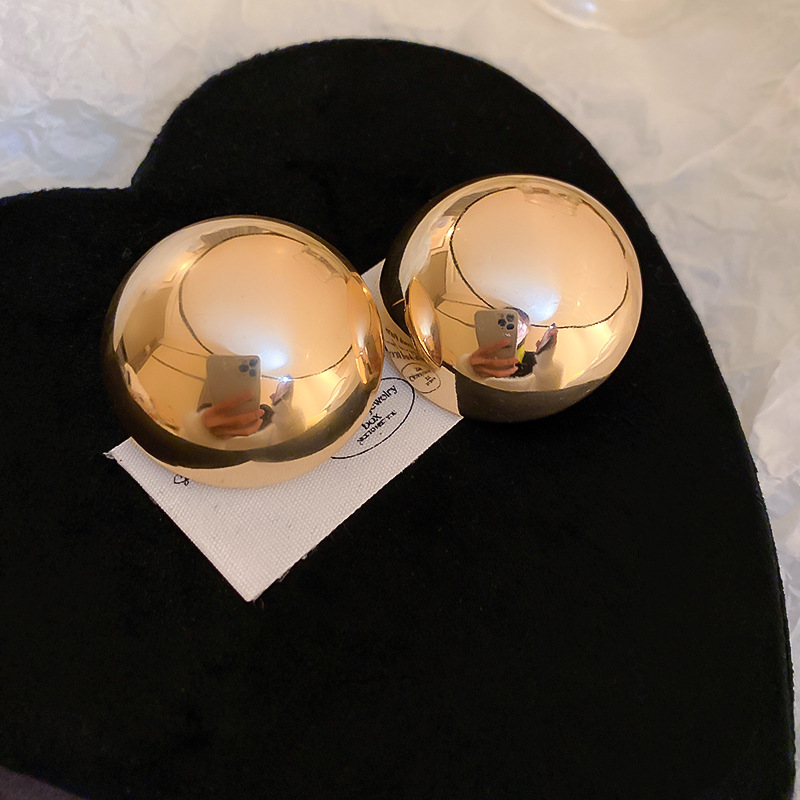 La aguja de plata rayó los pendientes europeos y americanos del semicírculo del metal de la industria pesada del diseño de los pendientes del nicho exageró los pendientes de alto grado para las mujeres