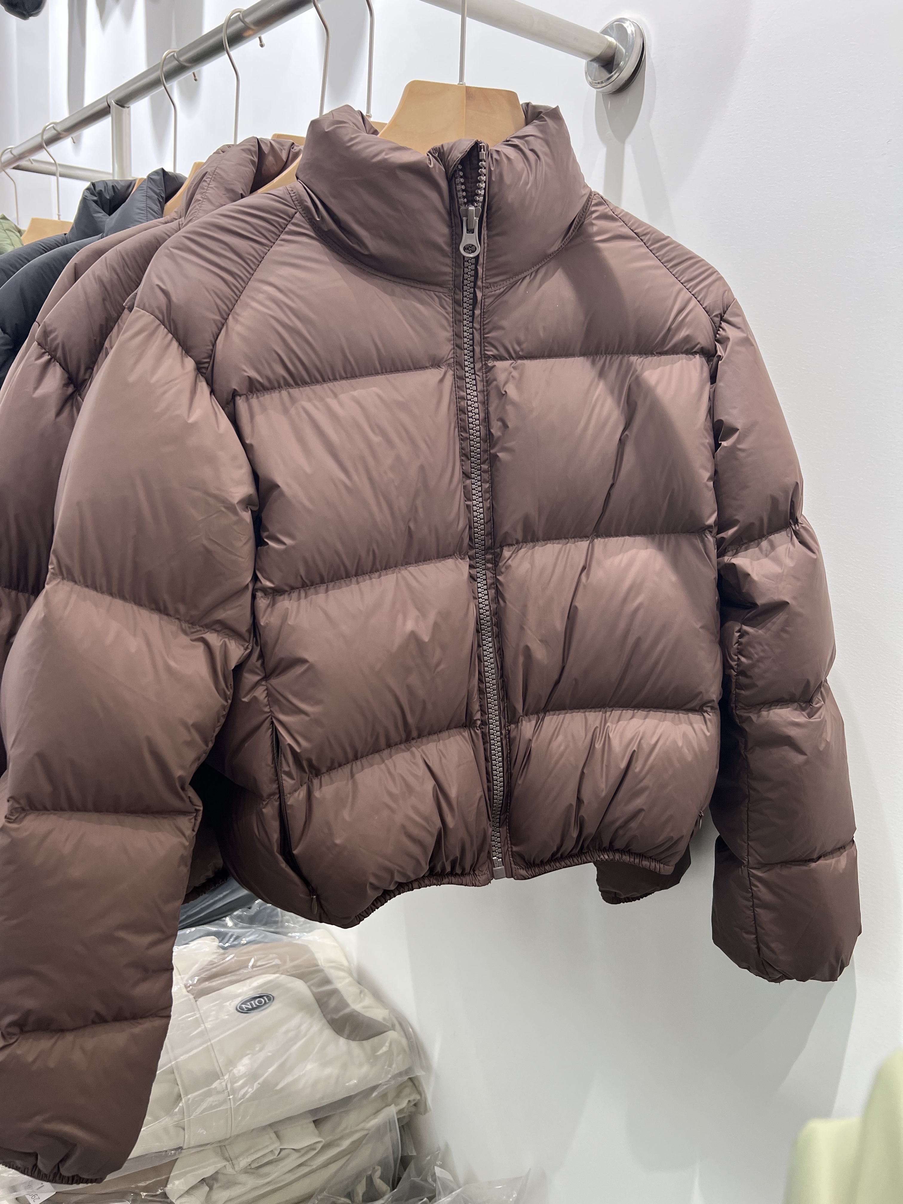 White Duck Down Puffer Jacket For Women Trendy Kendall Jenner Style_voghion.com