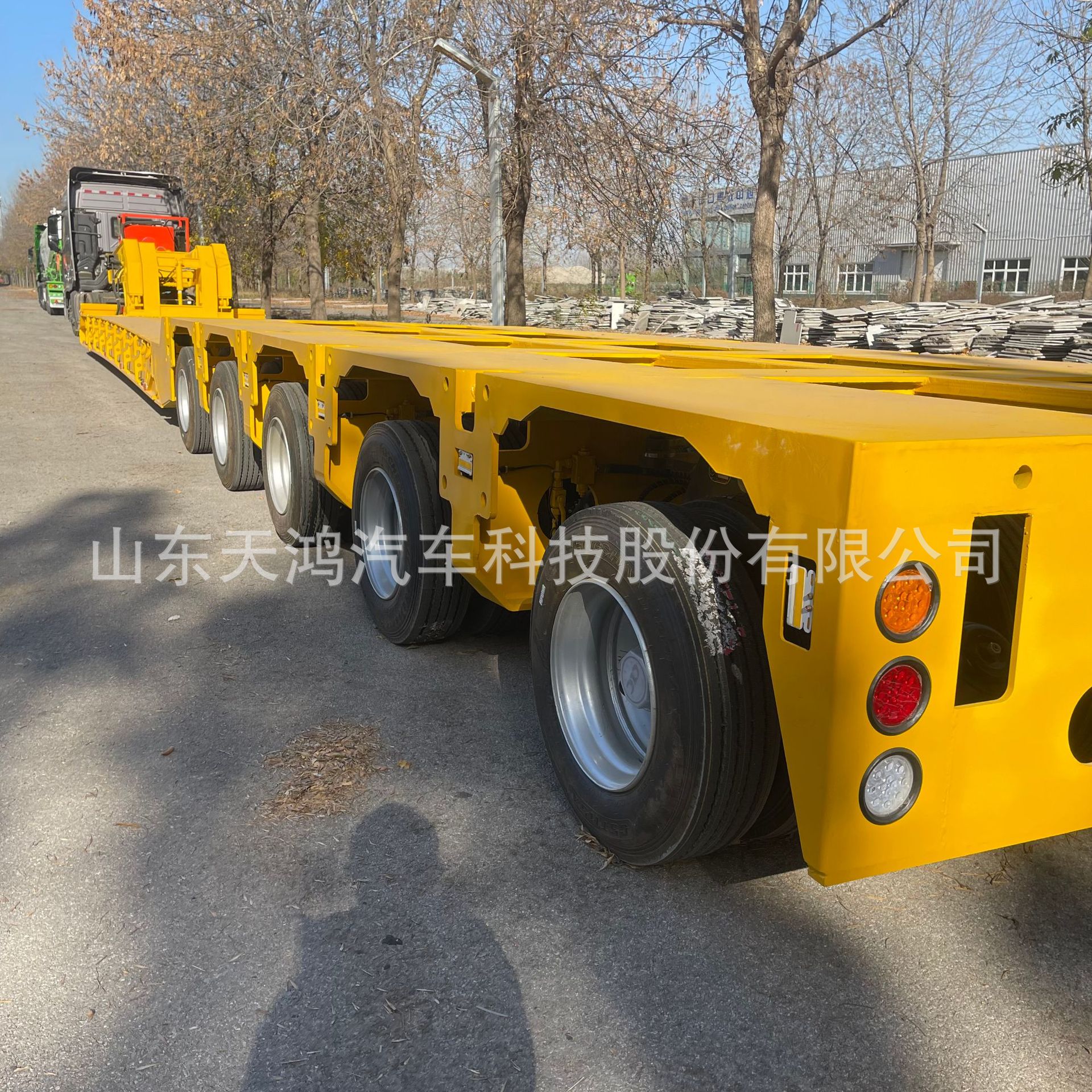 Manufacturer Sells Export Split Goose Head 5-Line 10-Axis Heavy-Duty Low-Bed Semi-Trailer Trailer Engineering Machinery Transportation