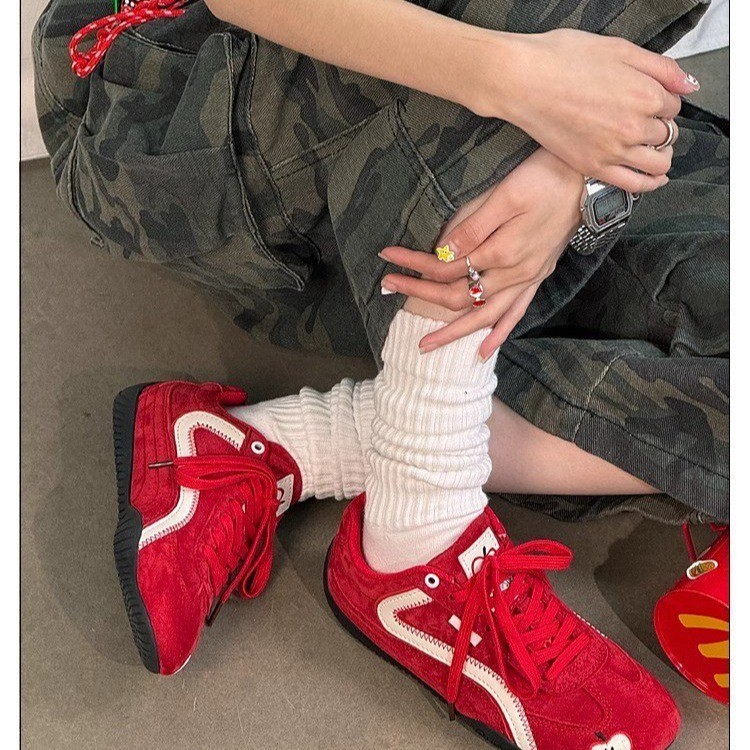 Zapatos de manzana 2025 primavera nuevo estilo zapatos Forrest Gump zapatos deportivos casuales zapatos de carreras de suela fina roja zapatos de entrenamiento alemán mujeres