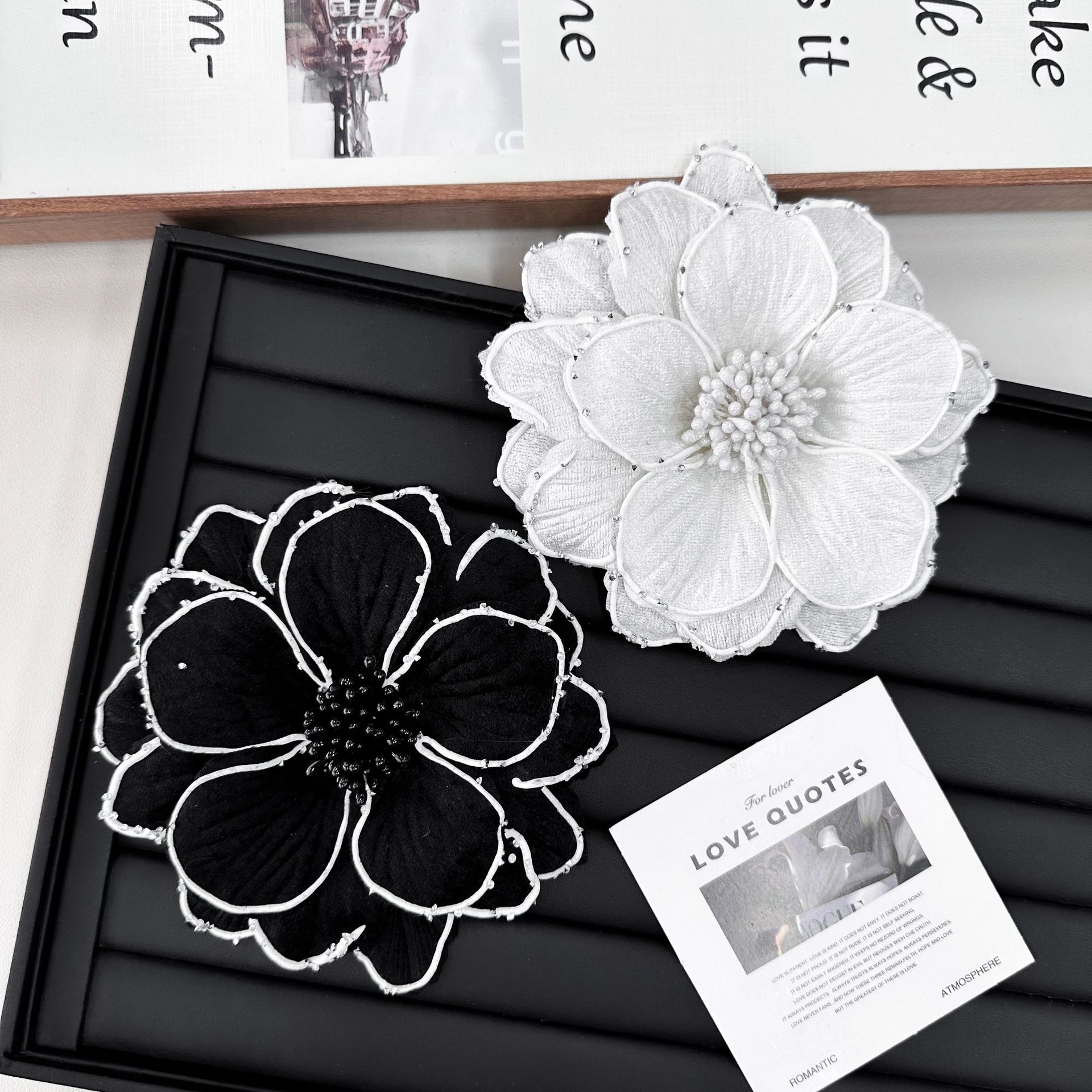 Accesorios para el cabello de malla con flores 3D exquisitos, disponibles en tres colores, de Guangzhou, dulces y versátiles, para decorar el cabello, zapatos, sombreros y bolsos.