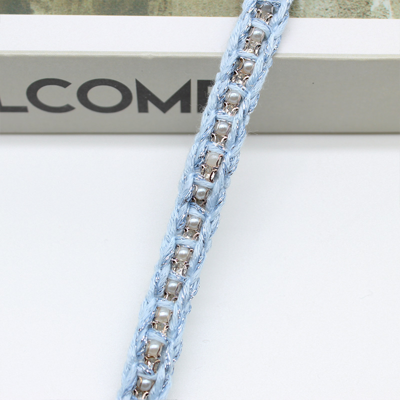 �������� ��ɫС������׻����м����������1.3cm�����ϻ�������