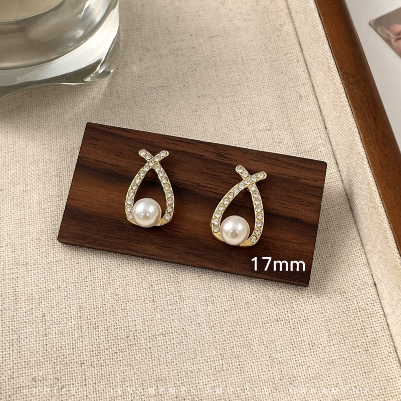 Pendientes de perlas, pendientes de estilo caliente, lujo ligero, pendientes simples de celebridades de Internet, accesorios de Yiwu, venta al por mayor