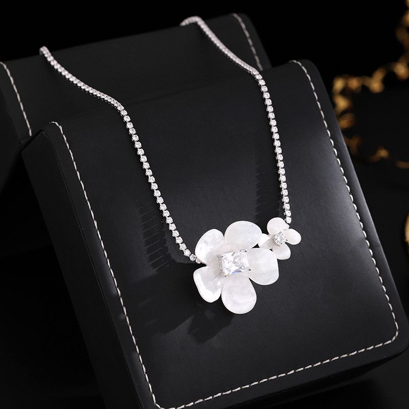 高版本925銀針+真金電鍍 高級感輕奢超閃鋯石清新甜美花朵耳環