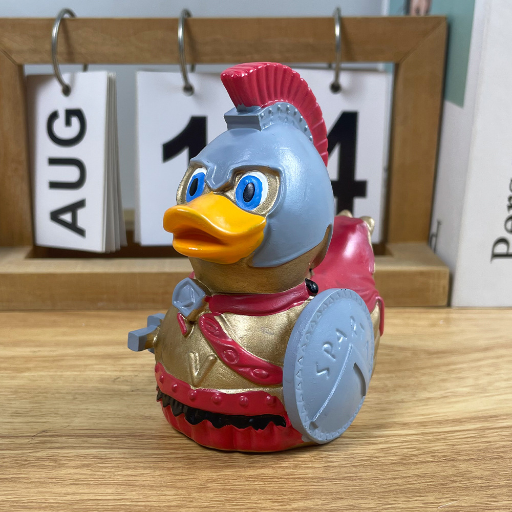 Nuevos productos transfronterizos King of Sparta pequeño pato amarillo adornos