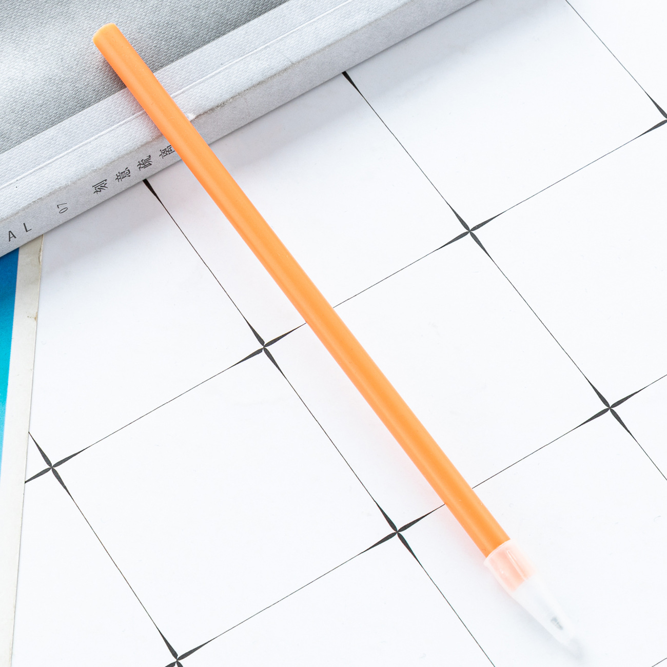 Bolígrafo de tubo de tracción de bricolaje, estuche de bolígrafo de plástico multicolor, bolígrafo simple aceitoso, bolígrafo de regalo publicitario con logotipo impreso