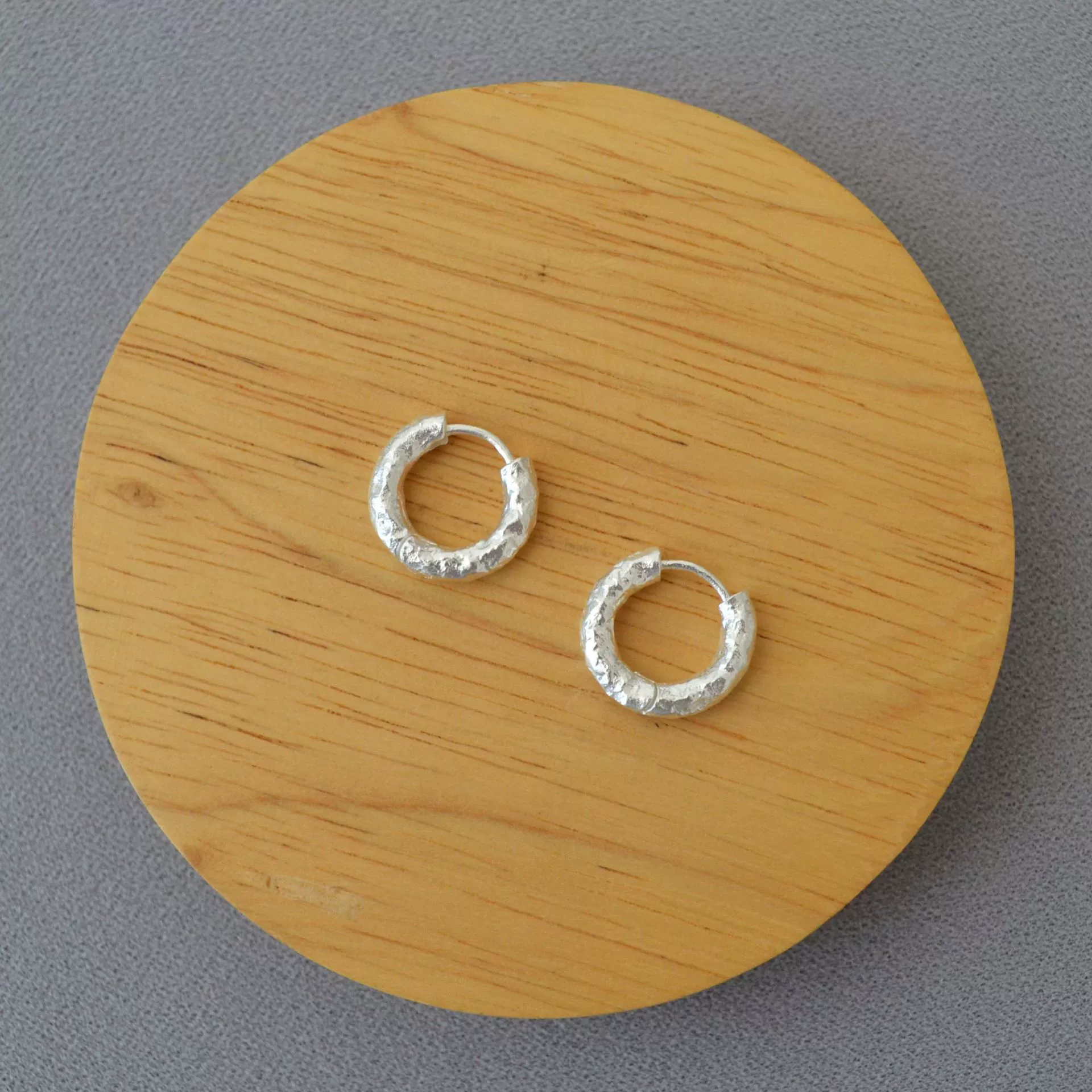 Retro elegant brass earrings, European style, french style, simple and elegant design
