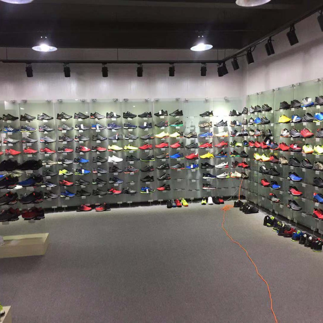 Venta al por mayor AJ4 zapatos para niños y niñas bebé Joe 4 zapatos de baloncesto niños mayores estudiantes zapatos de entrenamiento con cordones Putian zapatos de los niños Putian