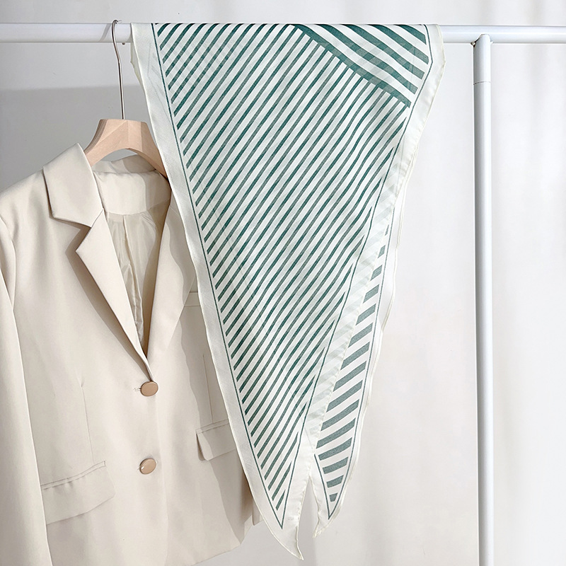 Diseño de moda coreana, bufandas de seda impresa a rayas, bufandas de seda de diamante de alta calidad, bufandas de seda rojas de moda femeninas.
