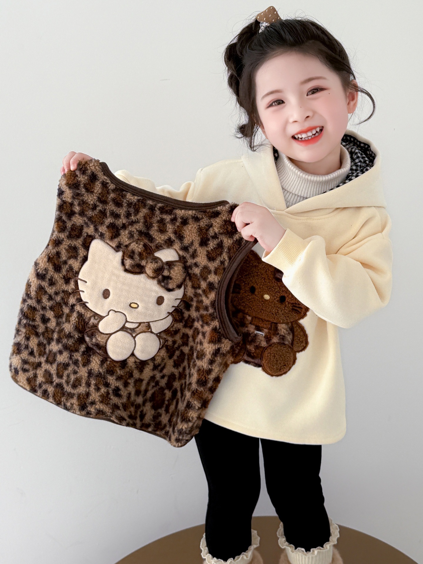 Niñas leopardo gato chaleco conjunto otoño invierno 2025 nuevo estilo de estilo extranjero para niños de moda con camisa de lana dos piezas