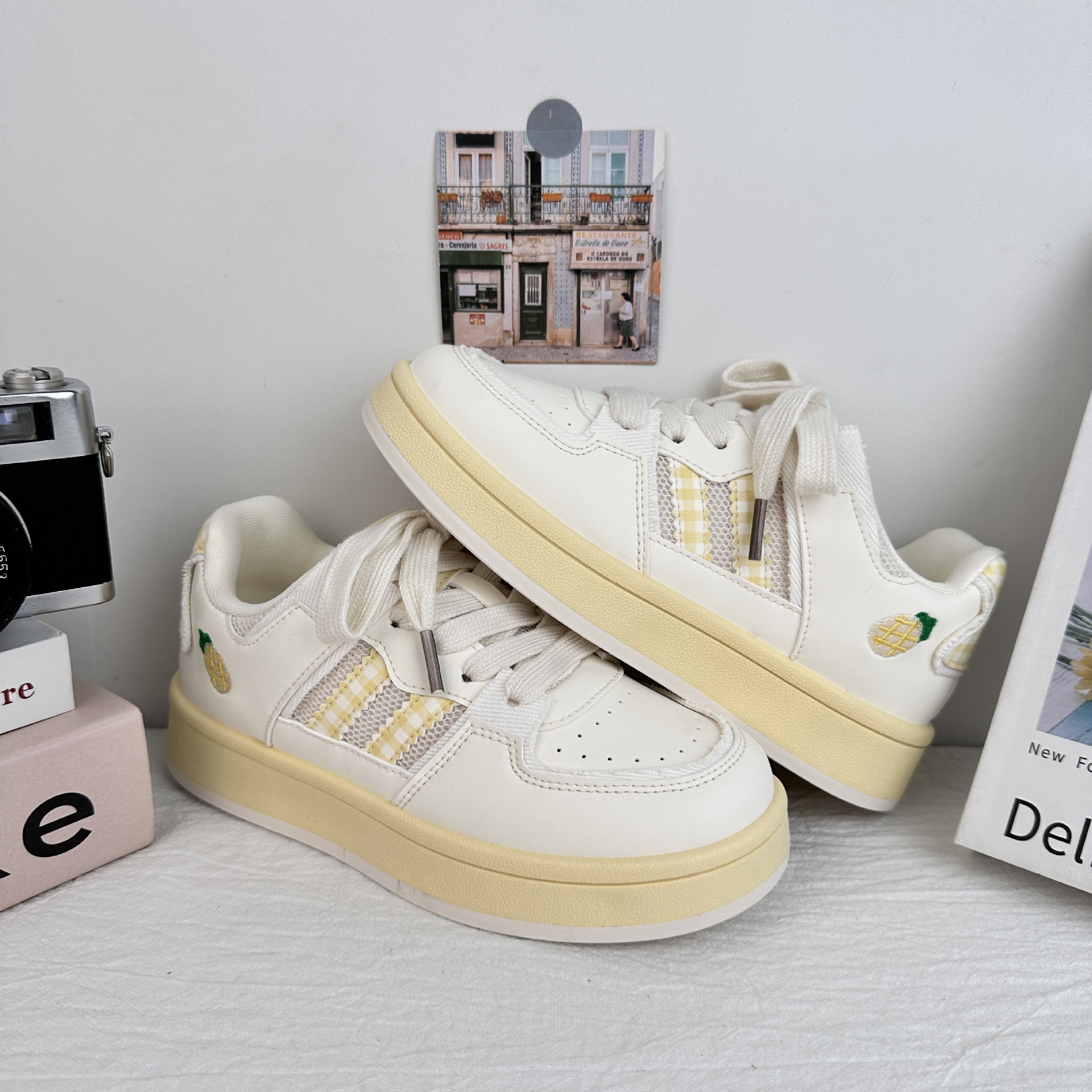 Zapatillas de plataforma de onda lejana para mujer 2025 nuevos zapatos blancos de todo fósforo de primavera y verano zapatos de pan casuales de estilo femenino dulce generación
