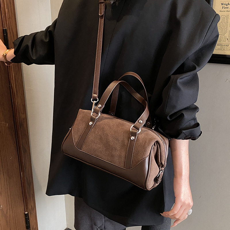 Bolsa de almohada portátil retro de terro esmerilado para mujeres otoño y invierno 2025 nuevo color de coloración bolso de brazo de hombro de hombro de hombro