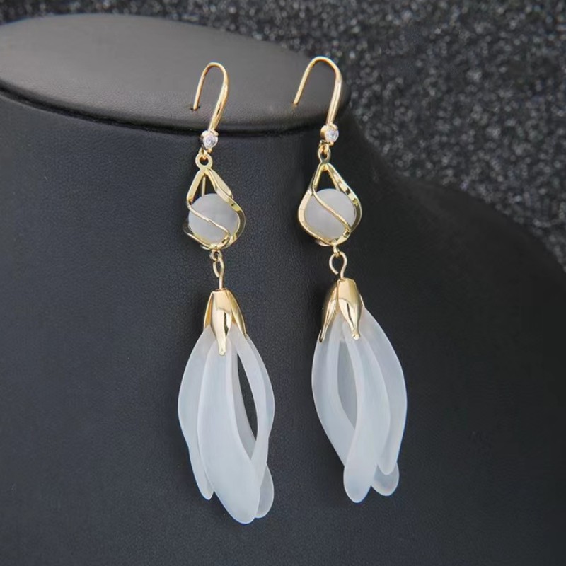 Pendientes largos de pétalos rojos, ganchos para orejas con flecos de ópalo en espiral, pendientes de plumas de estilo étnico retro, pendientes nuevos