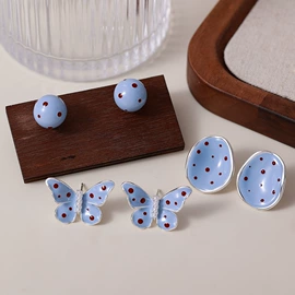 耳钉;项链;耳环