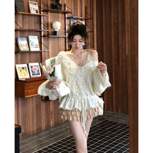 慵懒风灰色V领抽绳针织毛衣女2025新款纯色镂空钩花斜肩露肩上衣