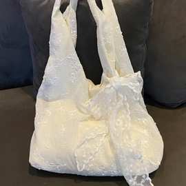 2025春夏新款小清新雪纺小花单肩包蕾丝刺绣帆布包手提腋下托特包