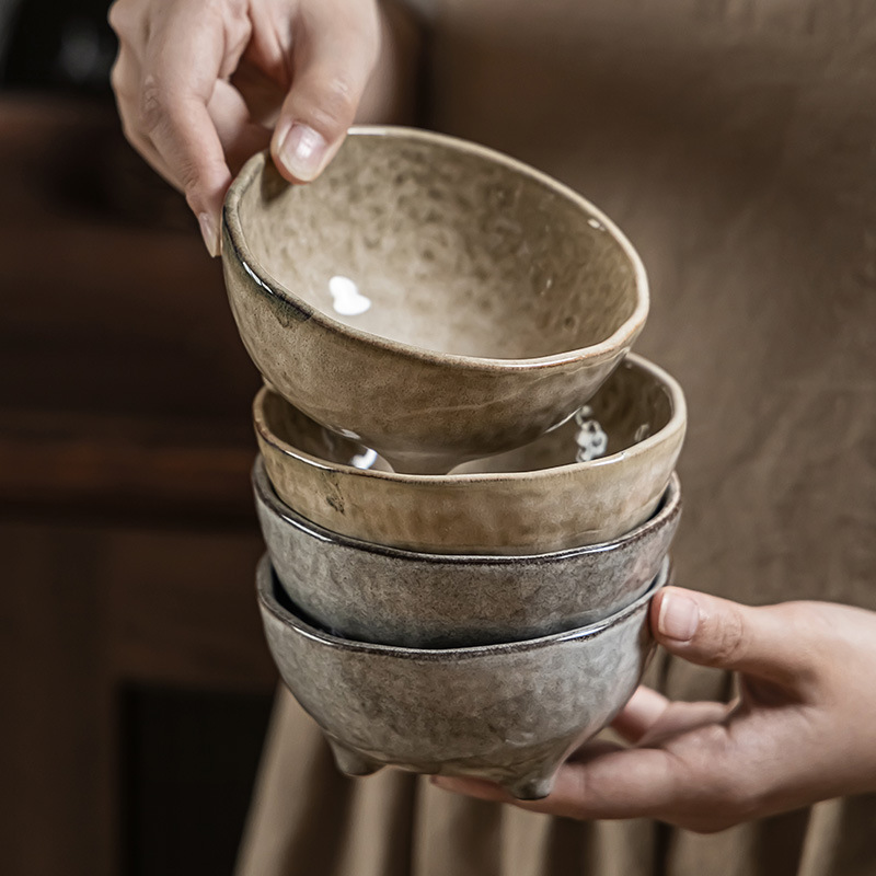 Horno japonés retrógrado de tres patas de cerámica de arroz de forma especial cuenco de postre característico cuenco de gachas de bebida doméstico cuenco especial personal