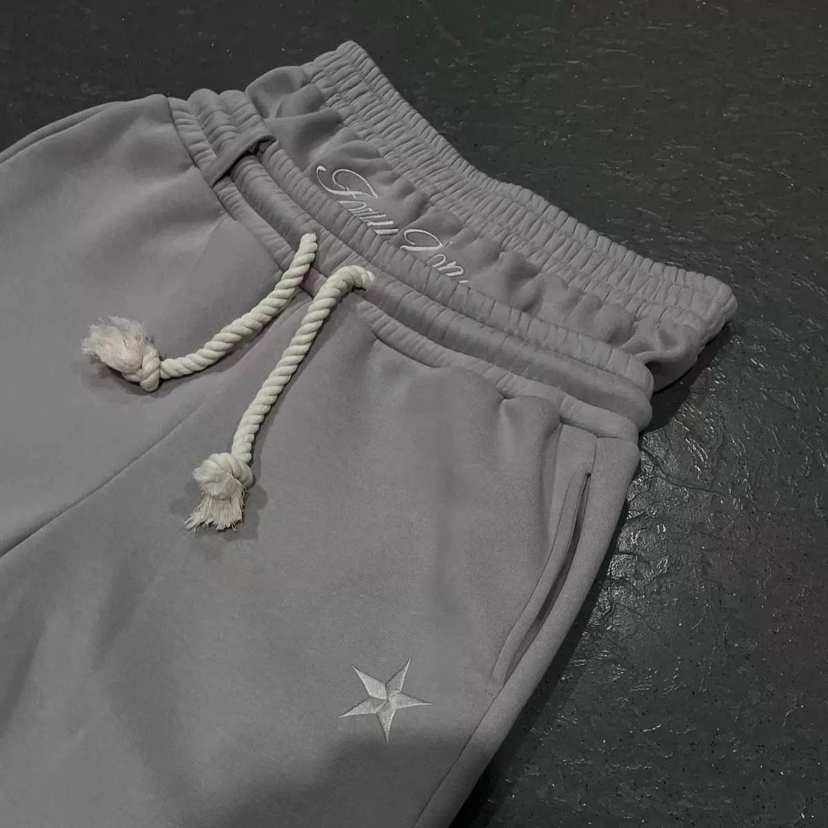 Pantalones Deportivos Bordados de Doble Cintura Estilo Europeo y Americano, Unisex, a la Moda, Estilo Urbano, Pantalones Largos Holgados de Pierna Ancha con Efecto de Dos Piezas
