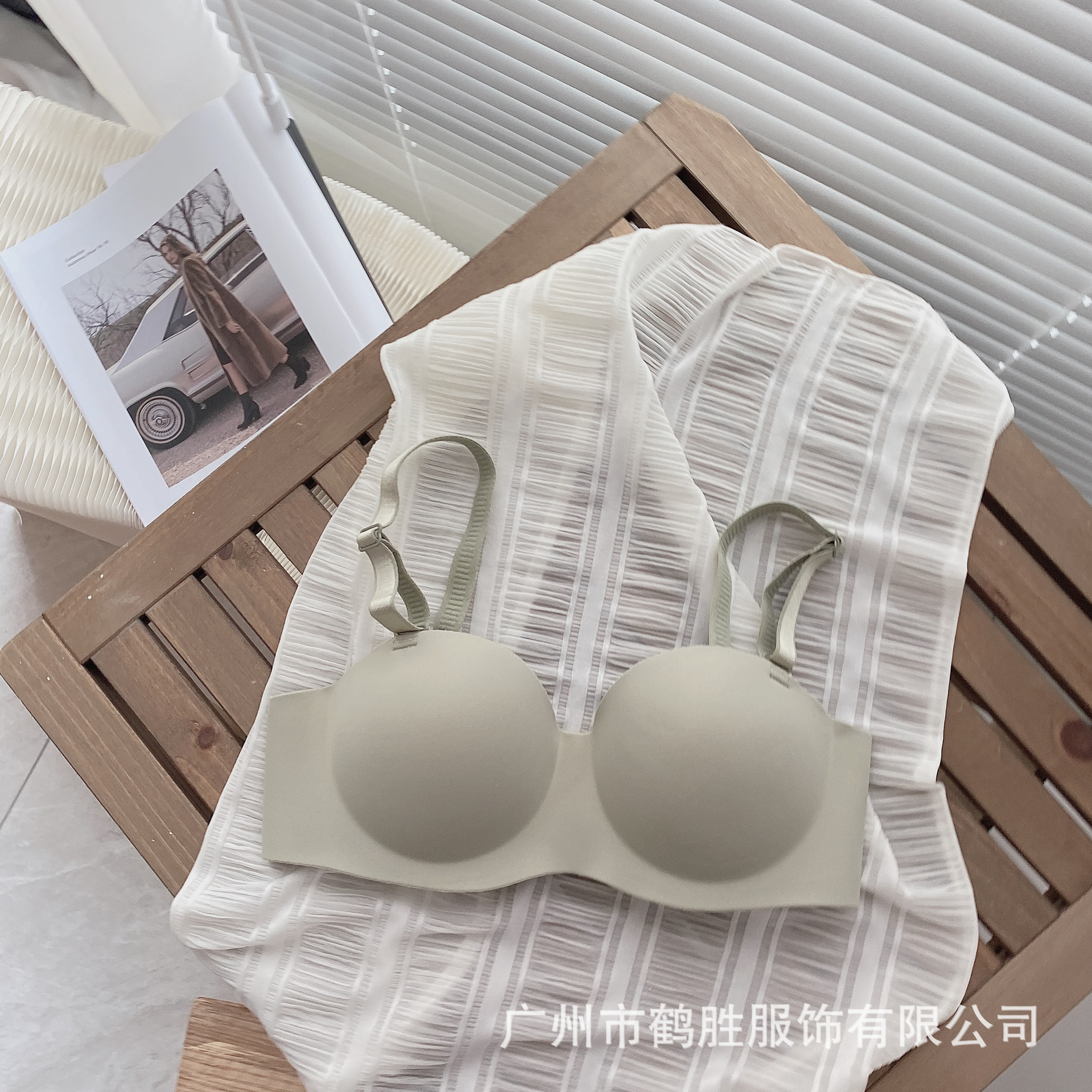 Ropa interior de media taza de Jianmei, una hermosa espalda de color sólido, pecho pequeño, fruncido, antiflacidez, sujetador transfronterizo ajustable sin anillo de acero