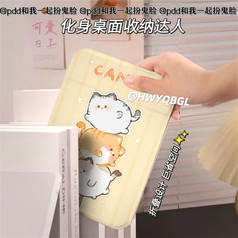 かわいい猫女子寮のオフィスは折り畳み化粧鏡のデスクトップの小さな鏡を持ち歩いている|undefined