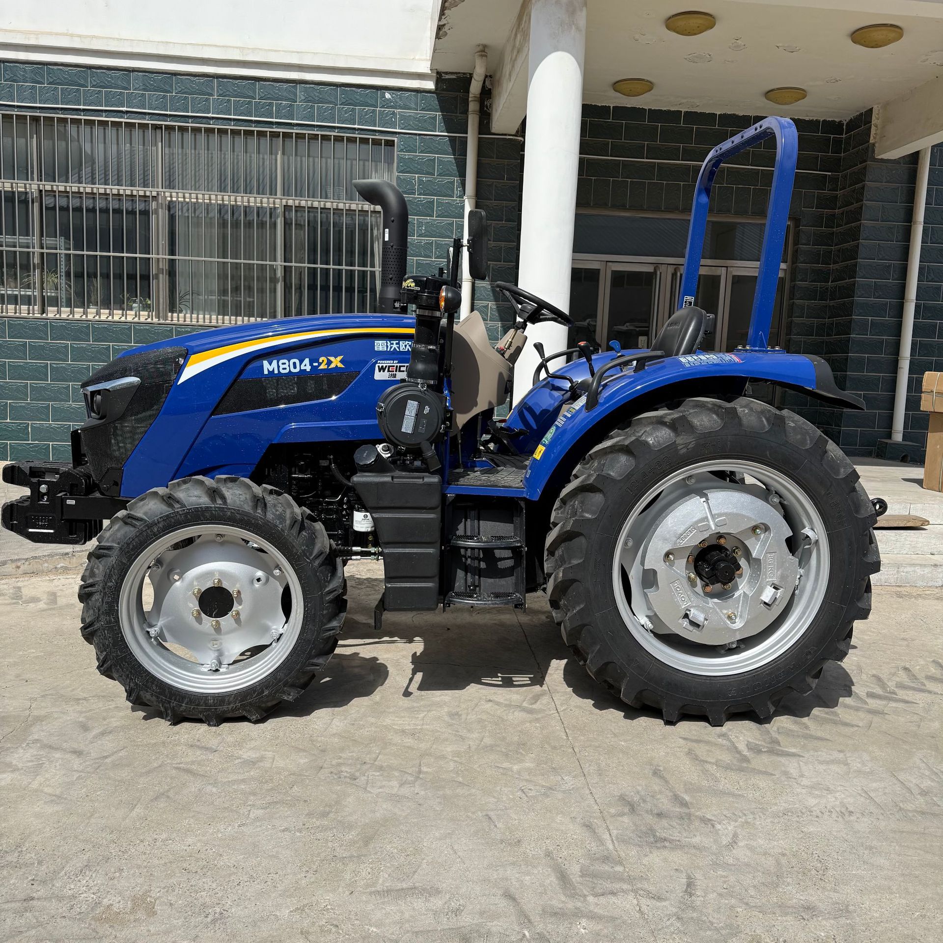 Tractor de cuatro ruedas Lovo M804-2X con motor Weichai, 80 caballos de fuerza, maquinaria agrícola grande para uso doméstico.