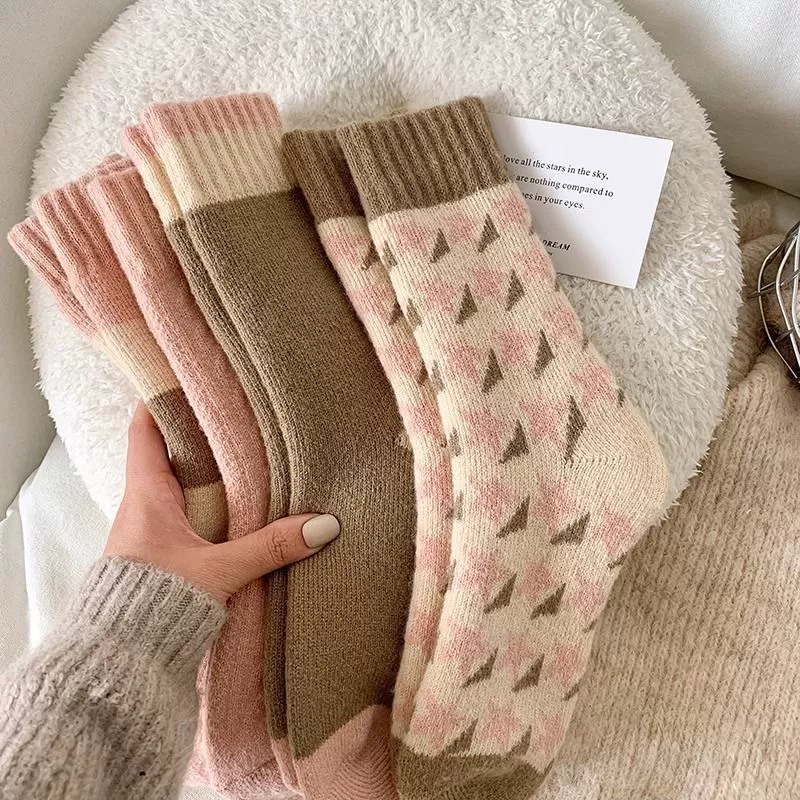 Толстые носки женские осенние и зимние средние носки приливная сетка красная зимняя высокая трубка плюс бархат утолщенные теплые сплошные шерстяные чулки