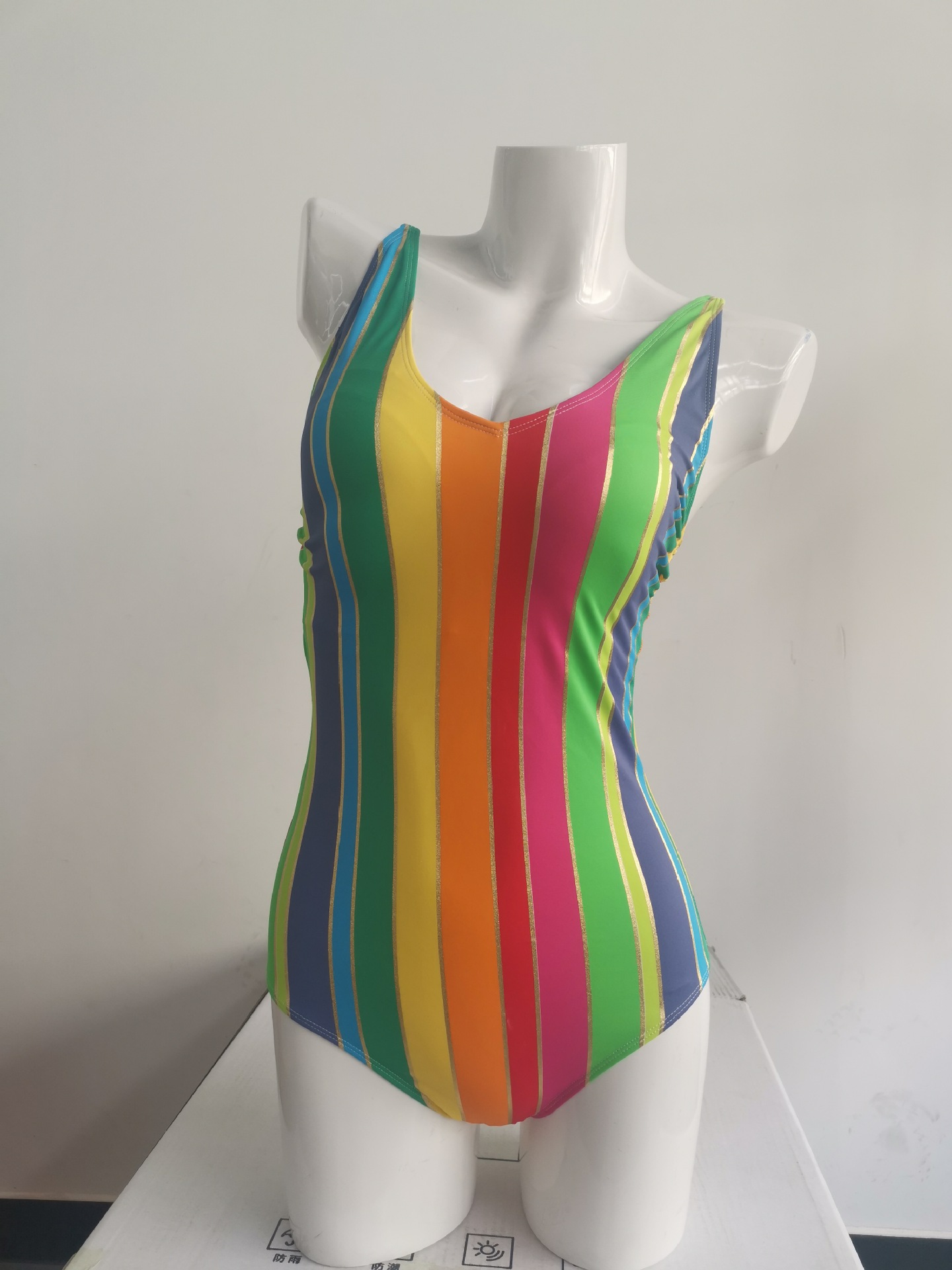 �¿�羳����Ӿ��ŷ���Ը��黨ӡ����ȪӾ�µ���Ӿװ���ڴ��ص�