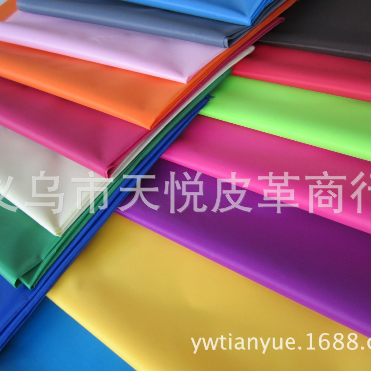 厂家供应 170t涤塔夫 涂层 箱包布料 化纤纺织品