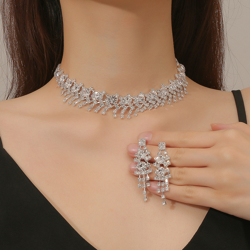 1 Set Fashion Tassel Imitation Pearl Rhinestone Women's Earrings Necklace display picture 1