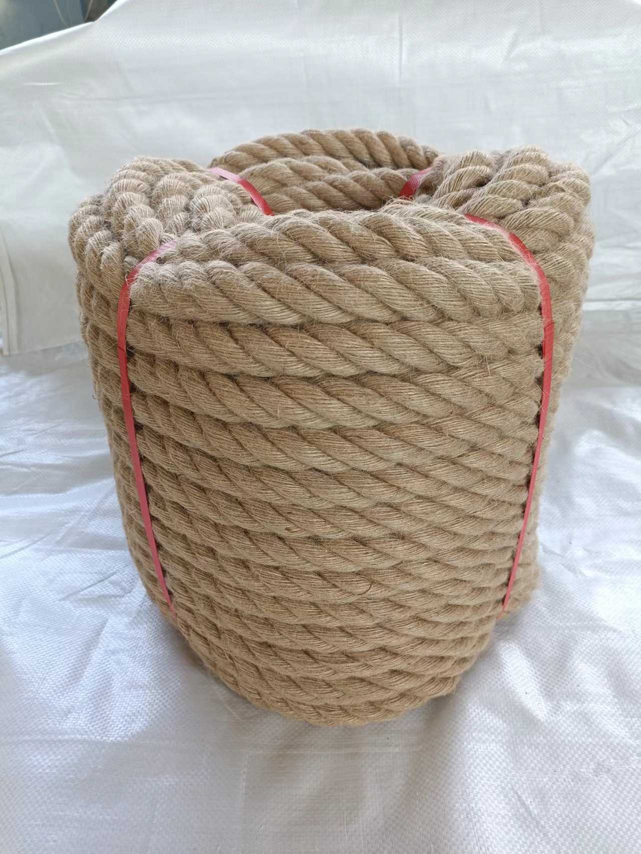 Cuerdas de yute gruesas al por mayor cuerdas de escalada para gatos decorativas trenzadas de escalada de jardinería cuerdas de lino finas atadas de material natural