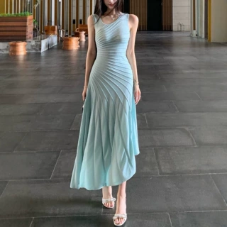 画廊看展法式无袖连衣裙长裙女夏季五一出游针织裙