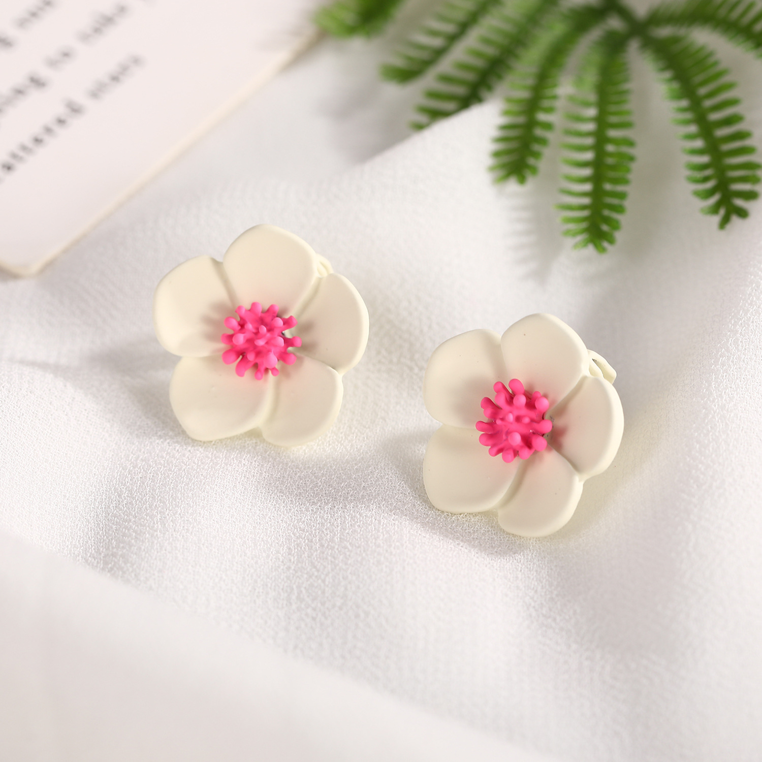 1 Pair Sweet Flower Stoving Varnish Alloy Ear Cuffs display picture 9