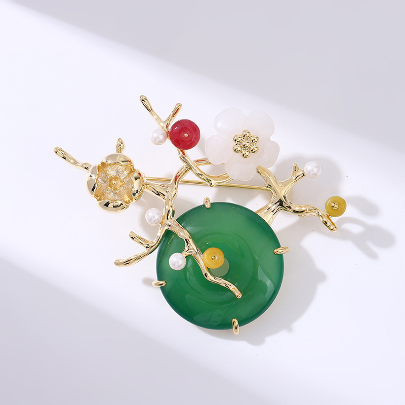 New National Trendy Plum Blossom Brooch High-end Luxury Imitation Hetian Jade Corsage Accessories Suit Cheongsam Design Sense Pin Women