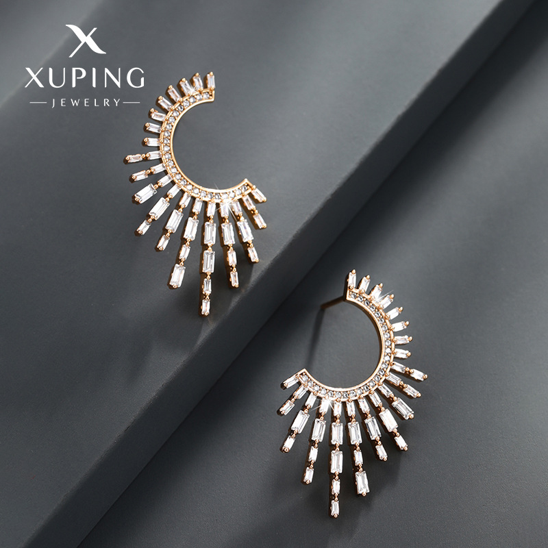 Joyería de Xuping personalizada nicho Luz de lujo con incrustaciones de circonio pendientes vintage pendientes elegantes europeos y americanos al por mayor pendientes de alto grado para las mujeres