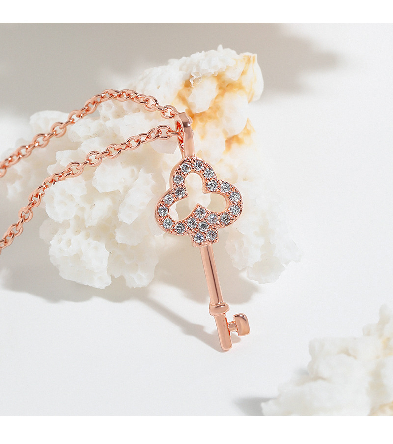 Colored gold clover zircon hollow short collarbone chain irregular INS minimalist artistic style lucky key necklace_voghion.com