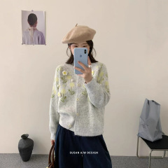 苏珊 2025秋季新款花朵刺绣立体装饰圆领长袖单排扣毛衣开衫26973