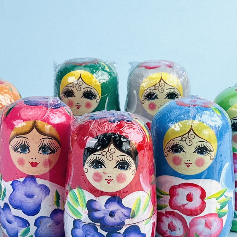 観光工芸品の木のロシアのペンキの5層の色絵の子供のおもちゃの露店はとても人気があります。|undefined