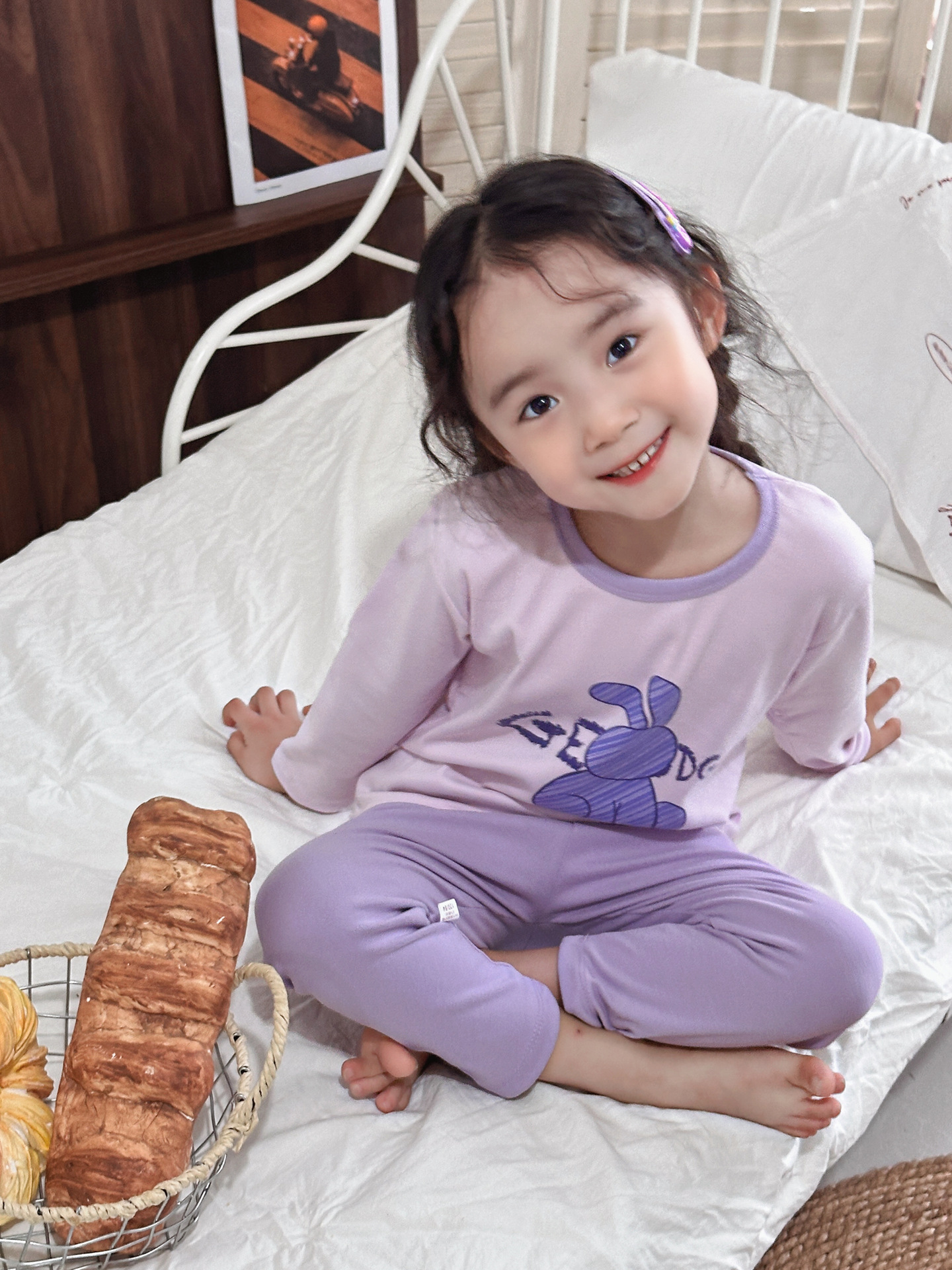 Nuevo conjunto de pijamas de niñas 2025 nuevo primavera y otoño ropa infantil de niñas de otoño ropa doméstica dos piezas