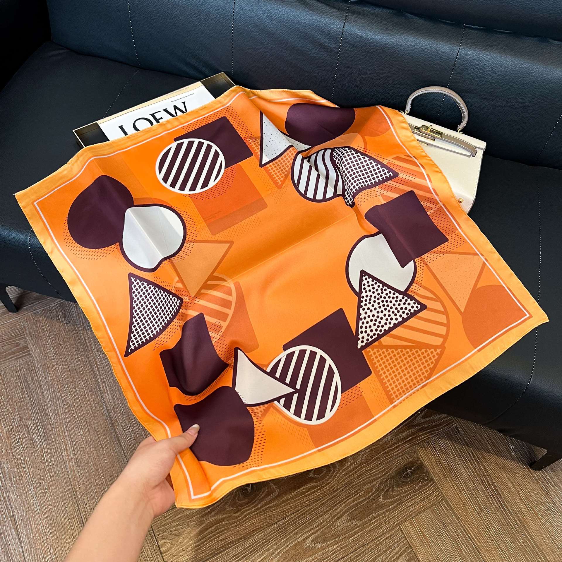 Transfronterizos nuevos bufandas de seda azul de alto nivel de seda cuadrada de simulación bufandas de moda de decoración de moda de combinación bolsa correa de pelo bufandas profesionales