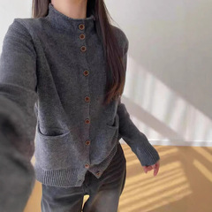 时尚羊毛高领针织系扣开衫女秋冬新款慵懒风暗兜毛衣外套纯色上衣