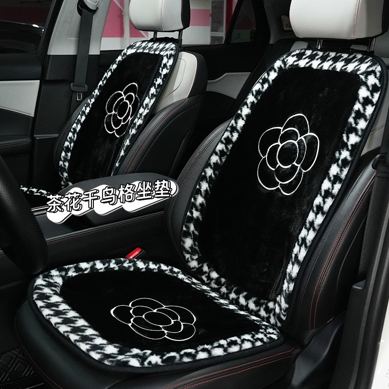 冬のぬいぐるみの車のクッションの高級感があります。|undefined