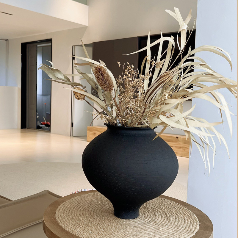 Modern clay pot stoneware black jar vintage vase ornaments light luxury matte middle ancient flower ornaments ceramic
