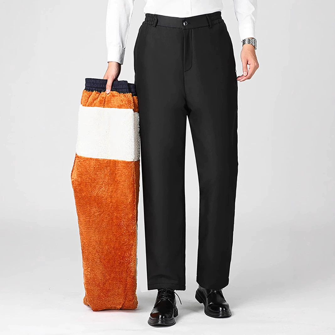 Средние и пожилые люди носят хлопчатобумажные брюки зимой