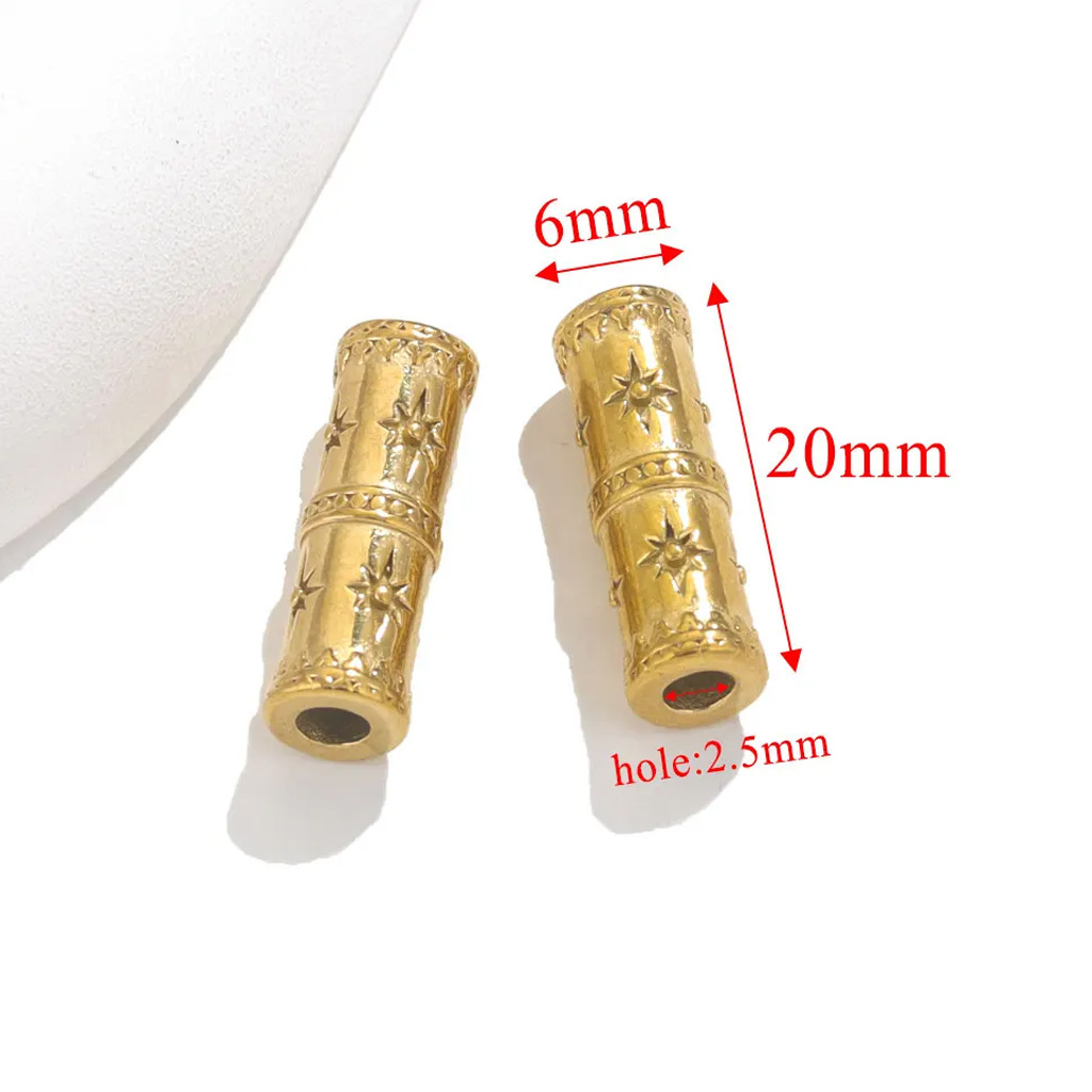 Cuentas largas de bambú de acero inoxidable, cuentas de cubo de flores talladas al sol, cuentas sueltas, acero de titanio, collar retro europeo y americano, accesorios colgantes de bricolaje