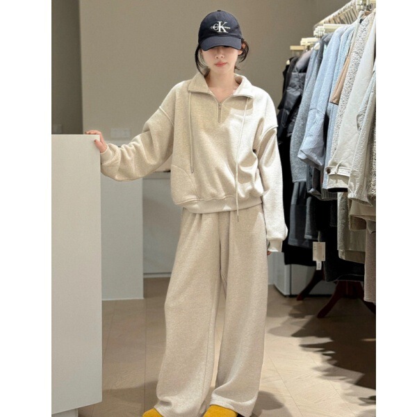 2025 winter women's fashion sports suit fleece-lined thickened stand collar half zipper two-piece age-reducing slimming design sense