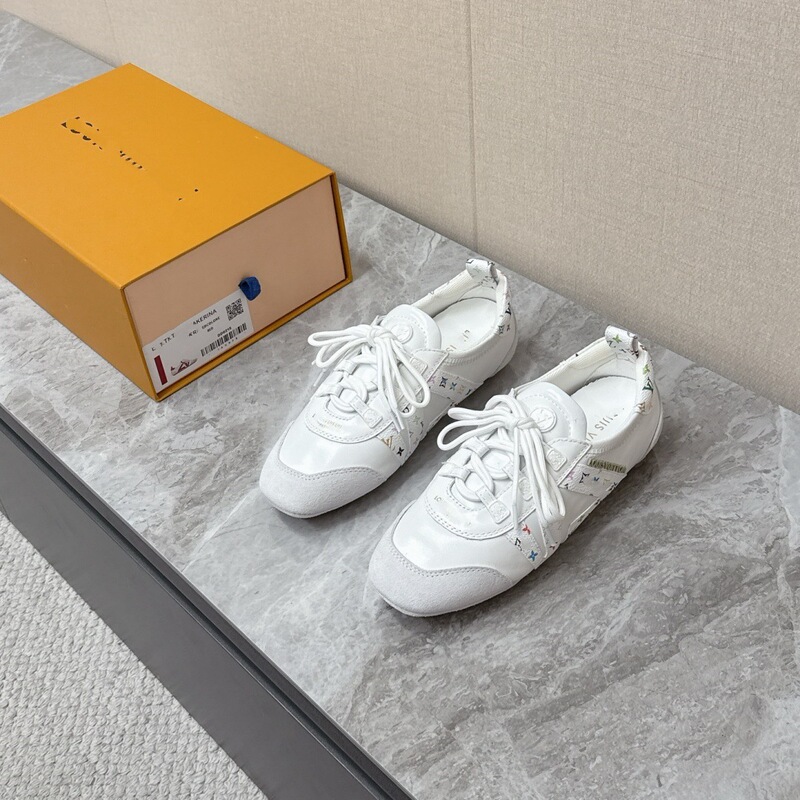 Top Version Spring and Autumn Lv Commuter Trainers for Women, Retro Monogram White Sneakers, Couple's Casual Sports Shoes, Forrest Gump Ballet Shoes Top Version Spring and Autumn Lv Commuter Trainers for Women, Retro Monogram White Sneakers, Couple's Casual Sports Shoes, Forrest Gump Ballet Shoes